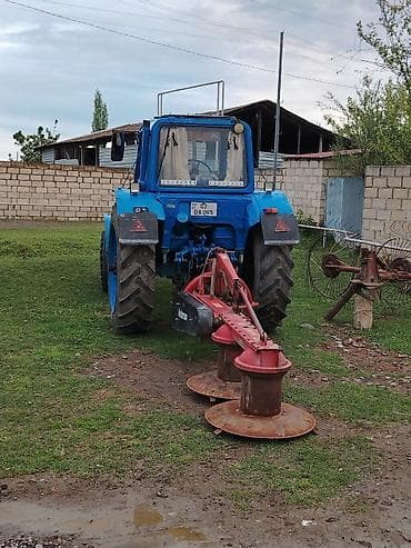 w202 qapi uzluyu: Belarus MTZ traktoru + otbiçən aqreqatı - Rəng: mavi, kabinəli - Ön — 3