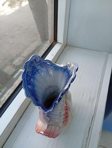 Güzgülər: Bir vaza, Keramika — 4