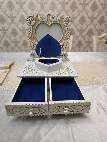 versace bright light: Mücrü bujuterya yığmaq üçün üstü ramkadı şəkil qoymaq üçün. xanımlar — 2