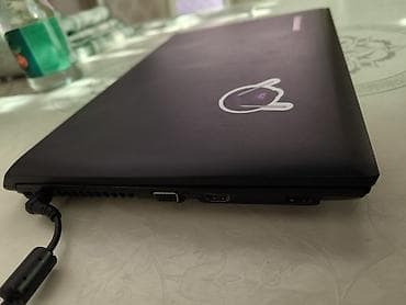 Lenovo: Lenovo noutbuk ofis və gündəlik işlər üçün ideal. 4Gb ram, 300gb — 2