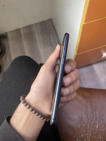 iphone telfonlar: IPhone SE 2020, 128 GB, Qara, Face ID — 3