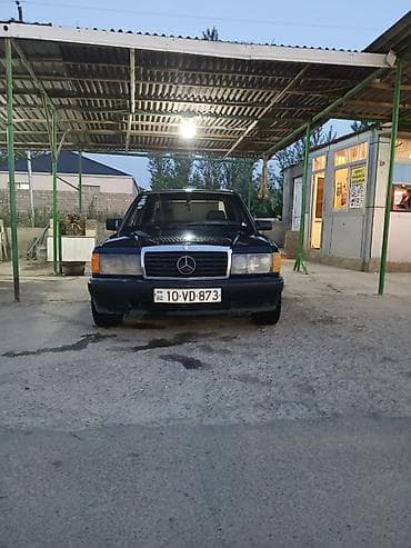 ceska fara: Mercedes-Benz W201 (190) sedan - Korpus: sedan, qara rəng - Kuzov — 1