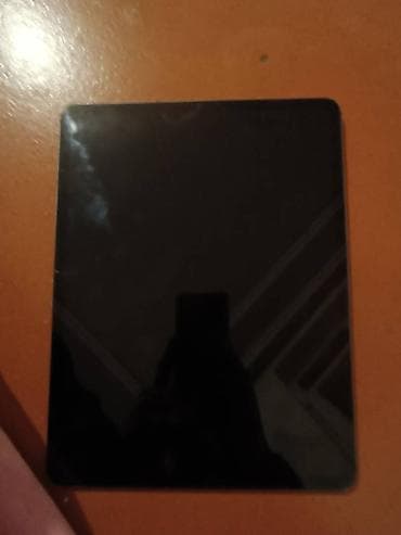İpad pro 12.9 m2 prosessor Ekranda çat var ancq işlekdir İstifade