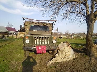 Yük maşını – sovet istehsalı GAZ seriyası (təxmini ZIL/GAZ-53 tipli)