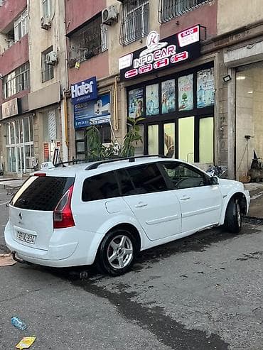 reno kangoo: Renault Mégane Grandtour (aile universal), ağ rəng - Kuzov: universal — 1