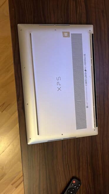 Monitorlar: Dell xps15 9510 - Model: Dell XPS (alüminium gövdə, gümüş üst qapaq) — 2