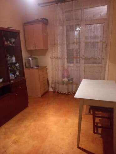 azadliq metrosunda satilan evler: Qax, 4 otaqlı, Köhnə tikili, 100 kv. m — 10