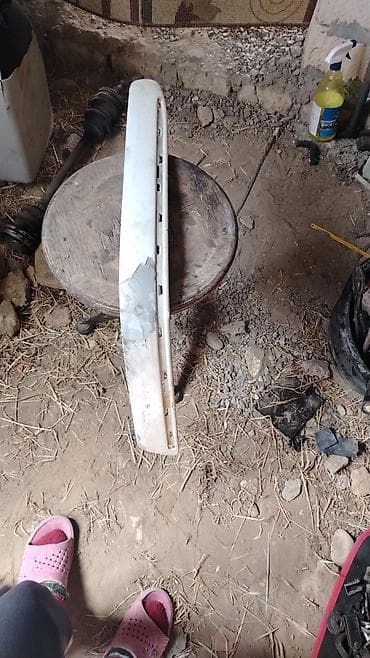 Mersedes e210 qabag buferin kanti - Rəng: ağ - Material: plastik -