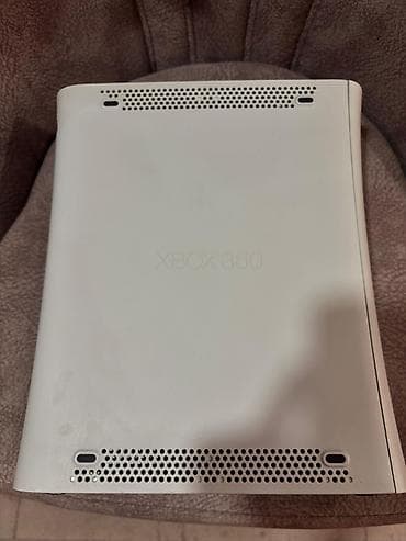 Microsoft Xbox 360 (ağ rəng, klassik “fat” korpus) Komplekt: - Xbox