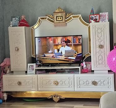 TV stendi və vitrinli dəst - Klassik üslubda, krem-ağ rəngdə