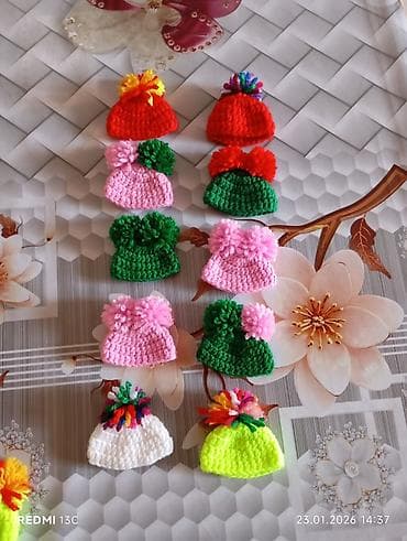 Toxunma əl işləri Novruz bayramının bəzəyir yumurta papağı istəyən