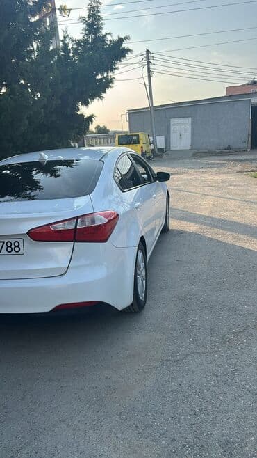 hyundai grandeur 2015: Kia Forte sedan – ağ rəng, 4 qapı, şəhər və magistral üçün rahat və — 3