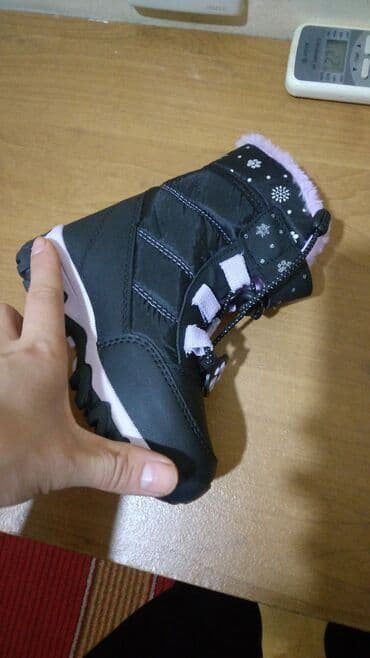 uşaq yelencek: Uşaq qış çəkməsi - Rəng: qara, açıq bənövşəyi detallarla - İçlik — 2