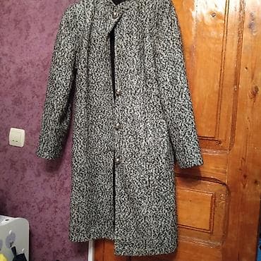 Qadın palto - Model: Dizə qədər uzunluqda, düz kəsim - Rəng/naxış