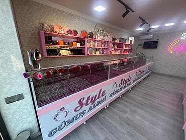 Moyka avadanlığı: Salam. Şəkildə gördüyünüz bütün vitrinlər, manekenlər və ətir — 1