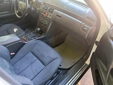 met: Mercedes-Benz E-Class: 2 l | 1996 il Sedan — 5
