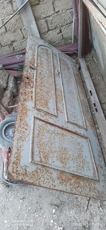 Metall qapı və qutu (çərçivə) dəsti

40 asn 210/220uzunu eni 80/85 — 1