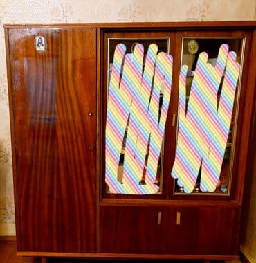 işlənmiş mebeller: Qədimi sovetin servantı, Şfaneri. Hər biri 50 azn İşlənmiş - normal — 2