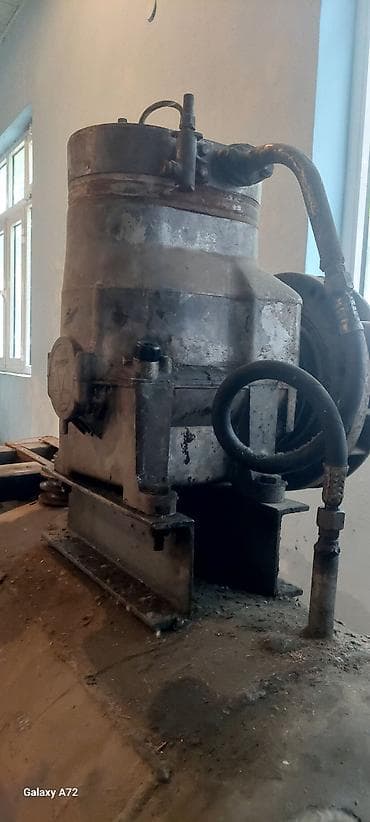 elektrik mişarı: Sənaye kompressoru və elektrik mühərriki dəsti - İki silindrli, hava — 9