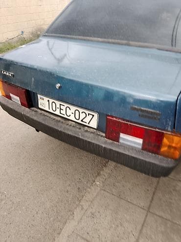 4 teker: LADA Samara sedan, mavi rəng. Klassik kuzov dizaynı, 4 qapı. Mexaniki — 1