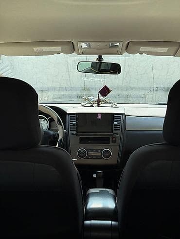 Nissan Tiida hatchback - Ban növü: 5 qapılı hatchback - Rəng — 2