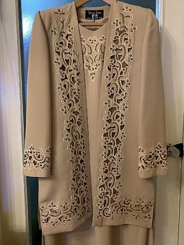 Paltar təzədir.Geyinilməyib.Ölçü: L