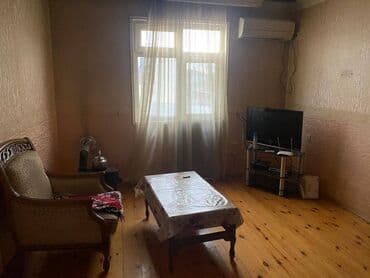 qaracuxurda ev: Həyətə giriş eynidir, ev ilə bağlı hər şey ayrıdır. Keşlə qəsəbəsində — 4