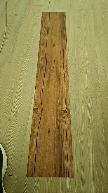 tebii yolka: Vinil döşəmə paneli – taxta teksturalı, isti qəhvəyi rəng - Material — 2