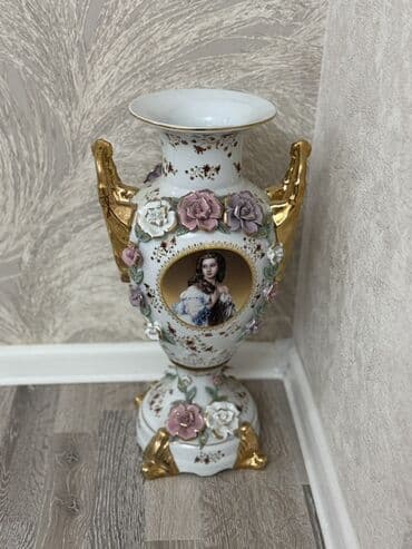 xocali sekilleri el ile cekilmis: Bir vaza, Farfor — 1