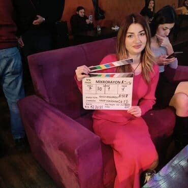 müəllim iş elanları: Madel İş axtariram Mağazada paltar reklami ederem canlı acib Boy 168 — 3