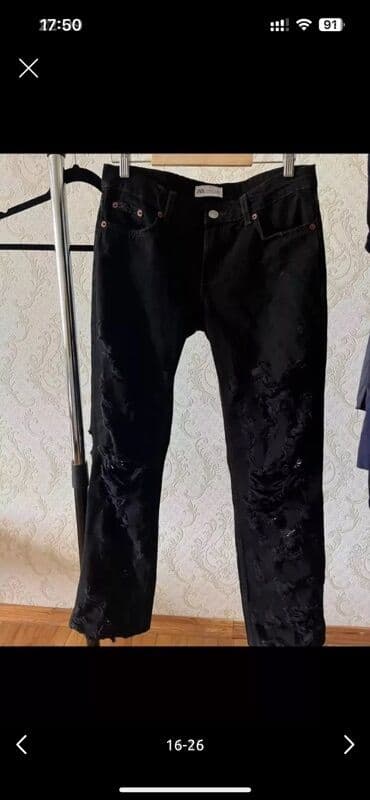 zeynep bastik baku: Zara Qara rəngli, yırtıq detallı cins şalvar. Dizlərdə və digər — 10