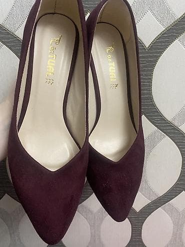 ayaggabı: Qadın klassik tufli – bordo rəng, süet görünümlü üst material, iti — 1