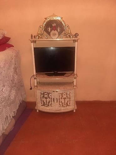 alfemo mebel: Düz TV altlığı, Polkalı, Laminat — 1