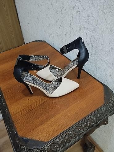 Qadın yüksəkdaban ayaqqabısı - Dəriyə bənzər materialdan, iki rəngli — 1