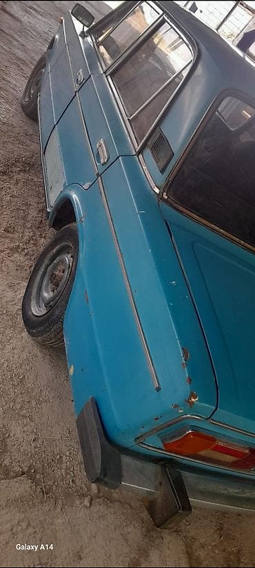 uc təkərli: Model: Lada (VAZ) 2106 sedan Kuzov: 4 qapı, mavi rəng Yürüş — 1