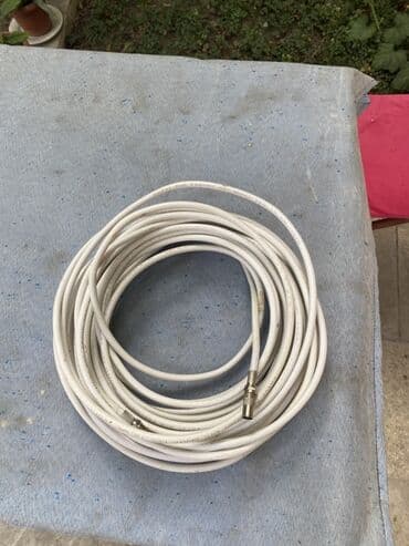 bnc to lan: Ağ rəngdə uzun koaksial kabel. Kabelin hər iki ucunda birləşdirici — 3