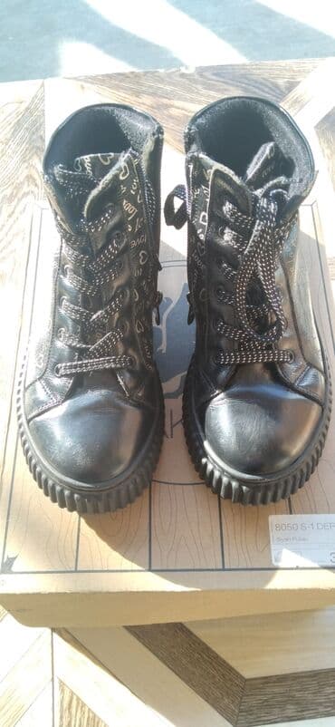 Qiz ucundur temiz deridir turk malidir 34 razmerdir az geynilib 70 azn