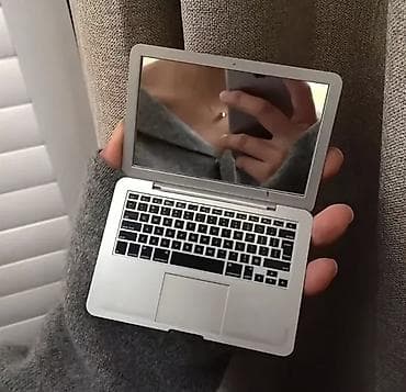 Mini “laptop” güzgü – MacBook Air dizaynında kompakt cib güzgüsü Həzi