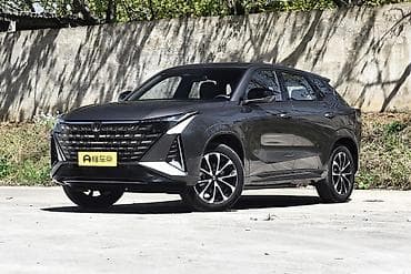 Unize Avtomobilin interyeri: - İkiqat panorama şüşə tavan, salonu