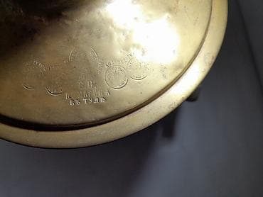 samovar almaq: Medallı qədim samovar satılır. yuxarıda 5 medal, yanında yəni aşağıda — 8