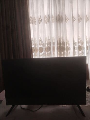 par ütüsü: Star Track LED TV - Ekran: təxminən 32–40 düym aralığında (şəkilə — 2