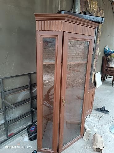 Şüşəli vitrina şkaf - Material: ağac görünümlü korpus, ön və yan