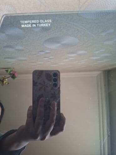 стеклянный стол офисный: Düz TV altlığı, Polkalı, Şüşəli, Türkiyə — 1