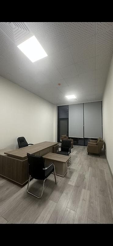 Другая мебель: Ofis mebel dəsti Yenidir. - Tərkib: böyük iş masası, qarşısında — 4