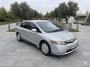 Honda Civic: 1.3 l | 2007 il Sedan — 4