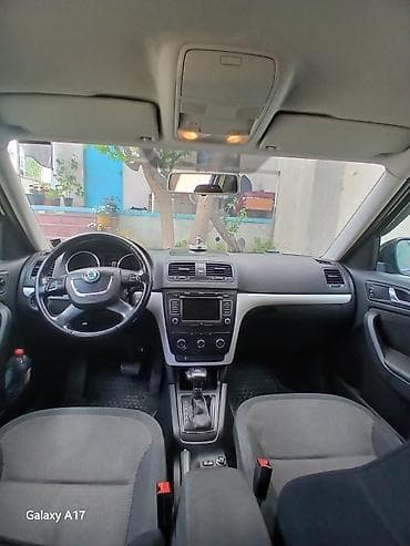 skoda fabia: Skoda Yeti: 1.2 l | 2012 il 200000 km Sedan — 4