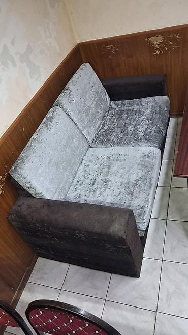 ofis divan: İki nəfərlik divan - Ölçü: təxmini 150–160 sm en - Dizayn: düz xətli — 1