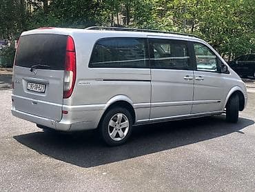 7 yerlik avtomobillər: Mercedes-Benz Viano, gümüşü rəng, Azərbaycanda qeydiyyat — 7