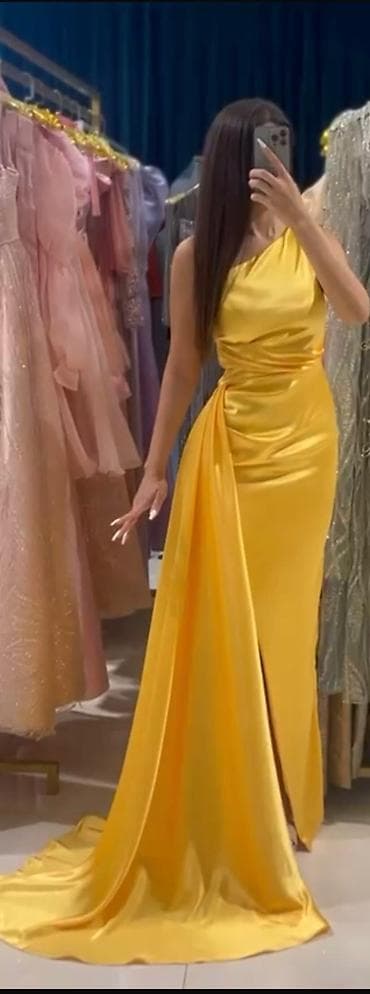 Korsetli elbisedir, M ölçüdür, korset vasitəsilə s ölçüyə salına bilir