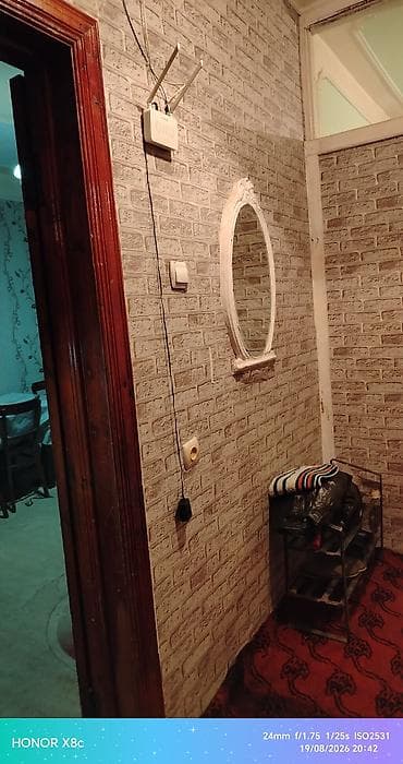 ev menzil: Kirayə üçün tam mebellı 2 otaqlı mənzil - Geniş qonaq otağı: divan — 3